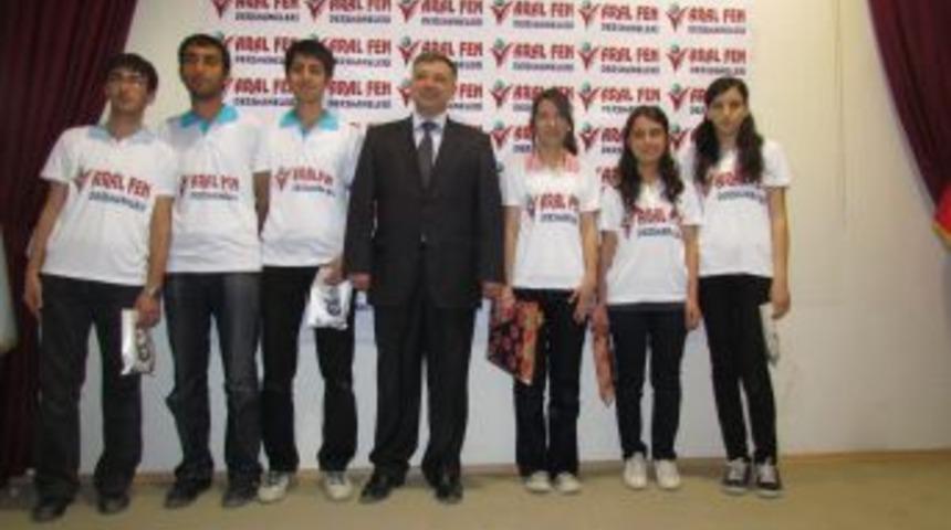 Aral Fen, YGS birincillerini &ouml;d&uuml;llendirdi