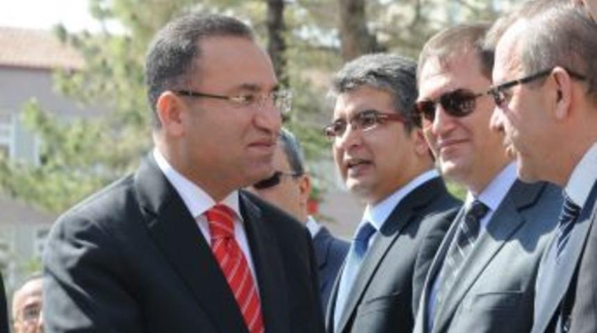 Bekir Bozdağ: CHP, Menderes'in idam sehpasına &ccedil;ıkmasına alkış tuttu