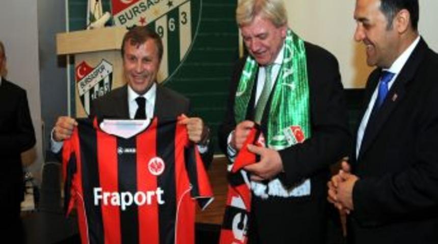 Alman Başbakan: Bursaspor&rsquo;un şampiyon olmasına &ccedil;ok sevindik