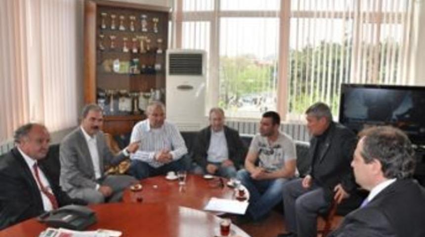 Başkana eski vekilden ziyaret