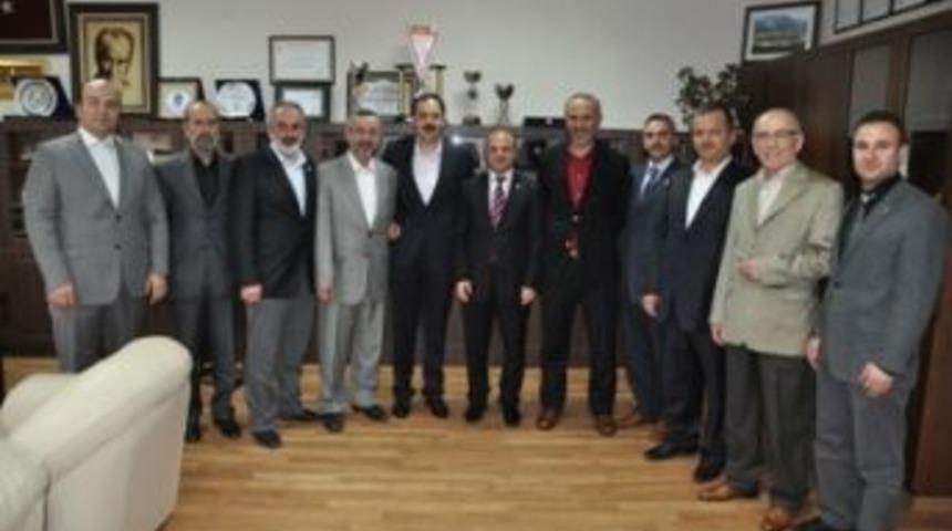 T&Uuml;MSİAD&rsquo;dan Ayaz&rsquo;a plaket