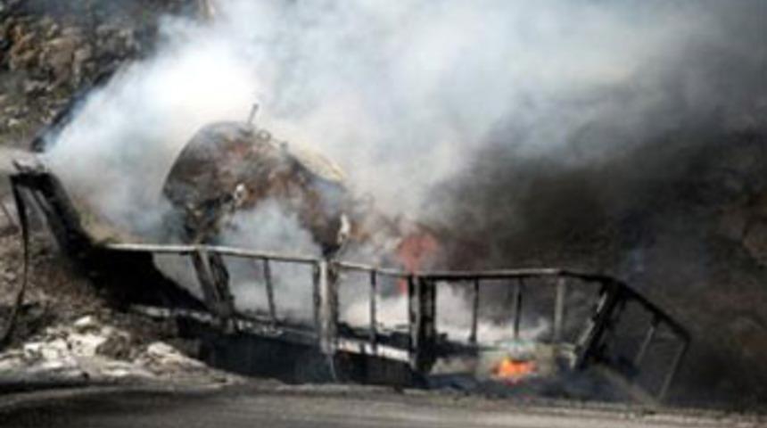 Kamyonda yanarak &ouml;ld&uuml;ler