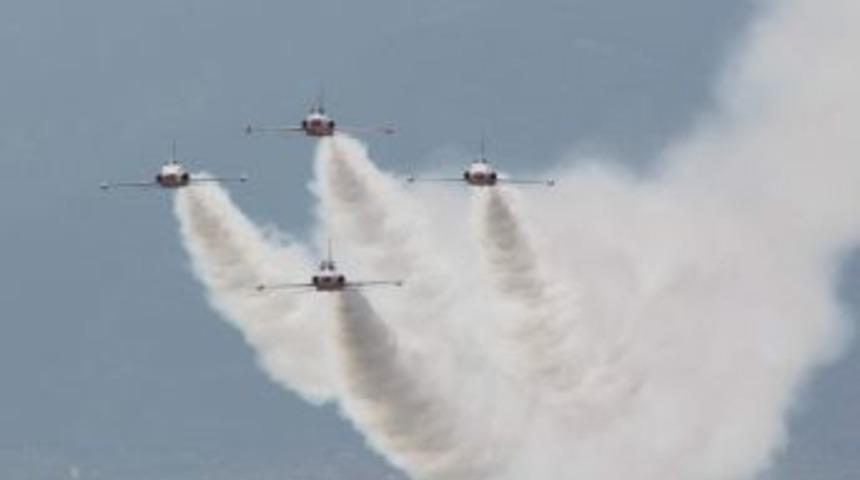 T&uuml;rk Yıldızları Pamukkale'de Nefes Kesti