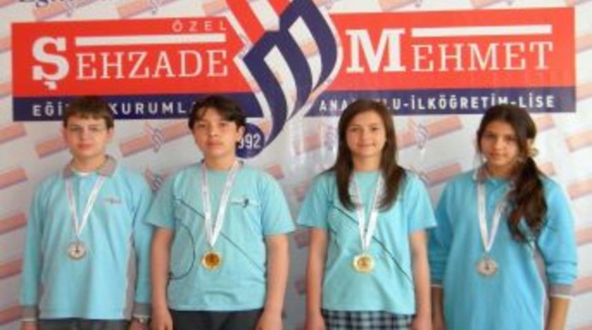 Şehzade'li &ouml;ğrenciler, olimpiyatlardan &uuml;&ccedil; madalyayla d&ouml;nd&uuml;ler