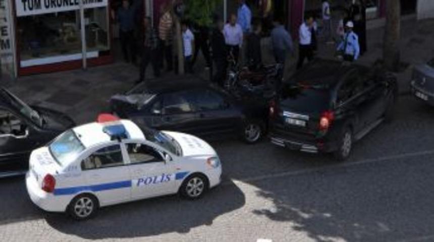 Polisi &Ccedil;ileden &Ccedil;ıkaran S&uuml;r&uuml;c&uuml;ler