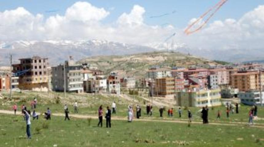 Besni Eğitim-Sen Temsilciliği'nden U&ccedil;urtma Şenliği