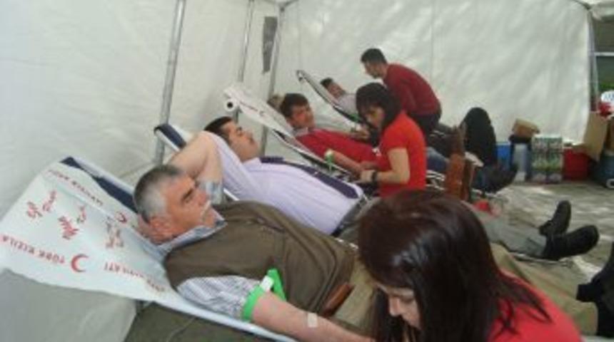 Kutlu Doğum Haftası'nda il&ccedil;e m&uuml;ft&uuml;l&uuml;ğ&uuml;nden 130 &uuml;nite kan bağışı