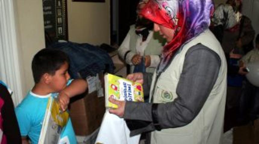 Yader, Yetim &Ccedil;ocuklara Oyuncak, Kitap Ve Giysi Yardımında Bulundu