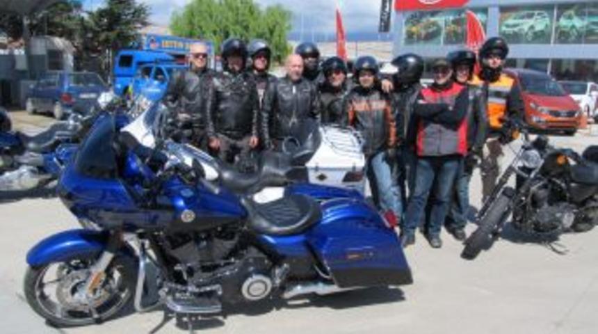 Motosiklet tutkunlarının Fo&ccedil;a gezisinde Karadağlı da yer aldı