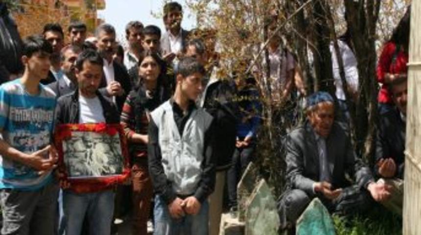 Ozan Şiyar Mezarı Başında Anıldı