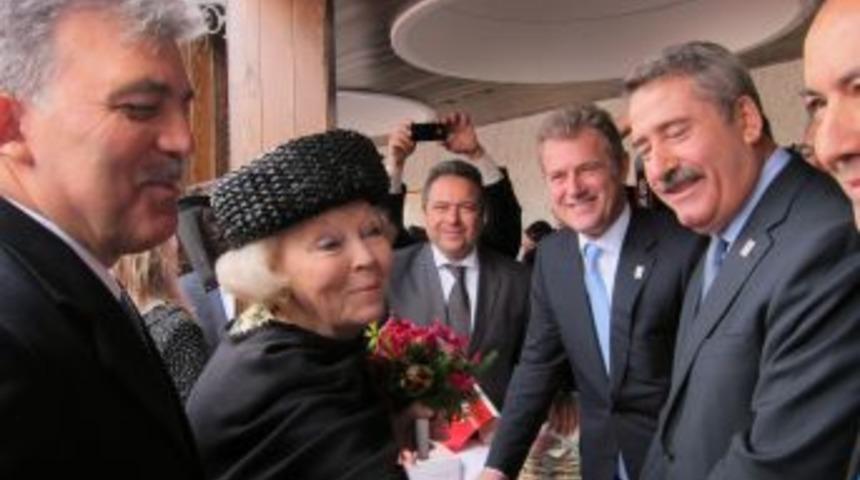 Krali&ccedil;e Beatrixe, EXPO İzmir 2020 standına b&uuml;y&uuml;k ilgi g&ouml;sterdi