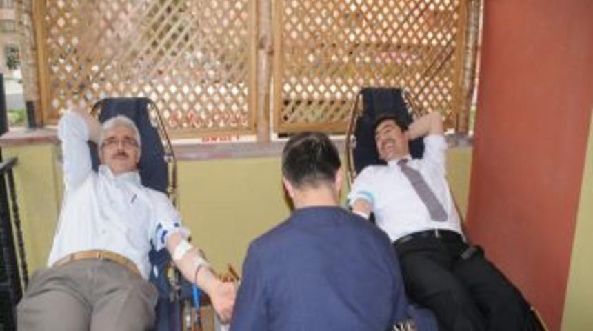 Anadolu Tıbbiyeliler Derneği'nden kan bağışı kampanyası