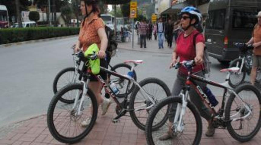 Avrupalı turistler, bisiklet yolunun azlığından şikayet&ccedil;i