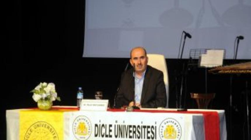 Kutlu Doğum sevgisi salona sığmadı