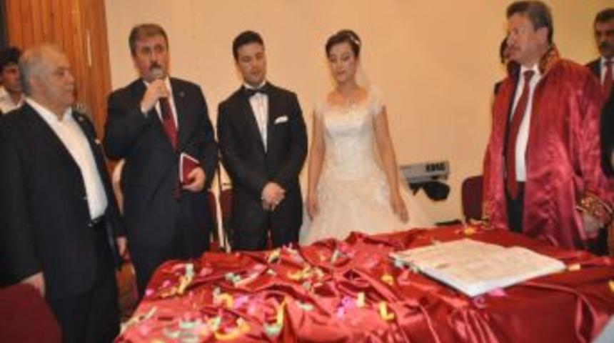 Destici: Darbeciler milletin geleceğini &ccedil;aldılar