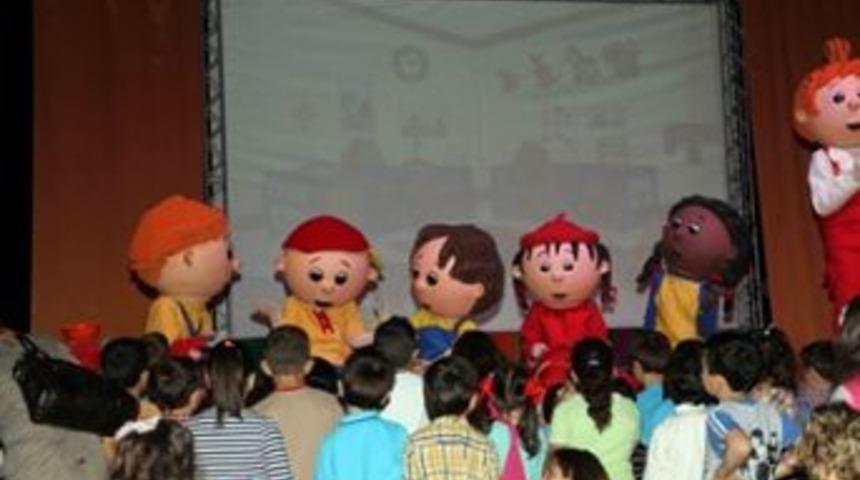 &Ccedil;ocuk Fuarı&rsquo;nda Caillou izdihamı