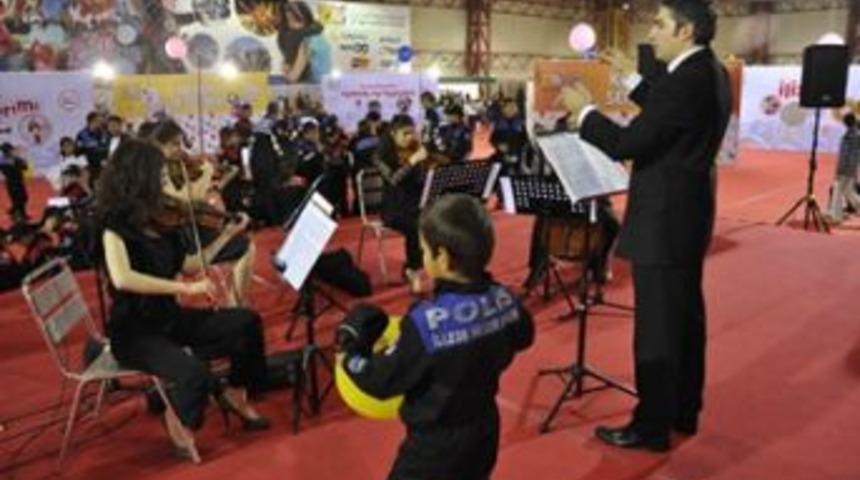 23 Nisan şenliklerinde m&uuml;zik keyfi