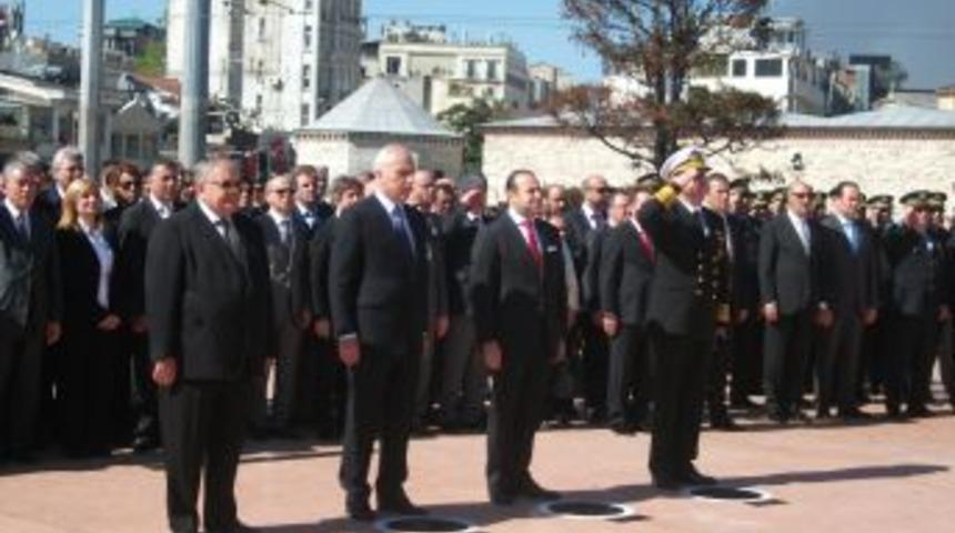 Taksim&rsquo;de 23 Nisan t&ouml;reni