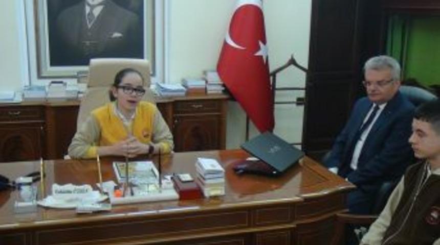 &Ccedil;ankırı'nın k&uuml;&ccedil;&uuml;k valisi hızlı &ccedil;ıktı