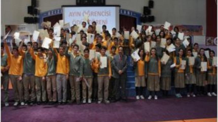 &Ouml;zel Aziziye, başarılı &ouml;ğrencilerini &ouml;d&uuml;llendirdi