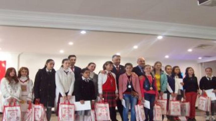 Kıyasıya ge&ccedil;en 40 hadis yarışmasında &uuml;&ccedil;&uuml;nc&uuml; se&ccedil;ilemedi