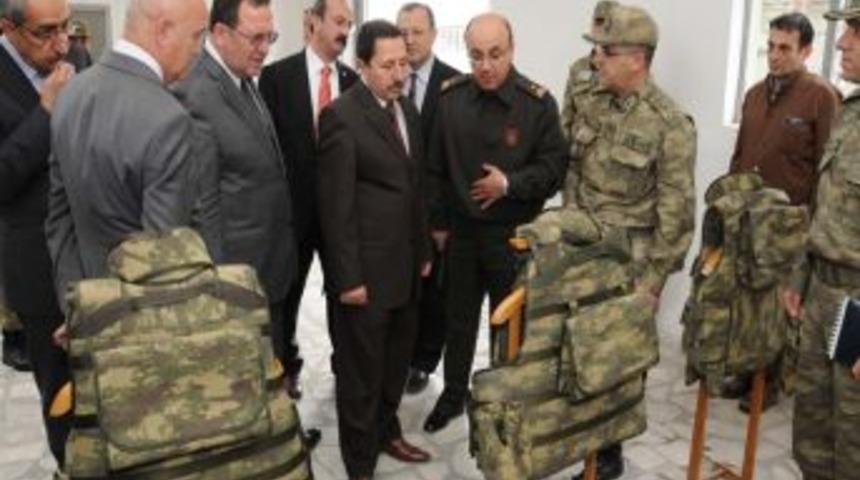 Protokol, Afyon'da &uuml;retilen &ccedil;elik yelek ve başlıkları test etti