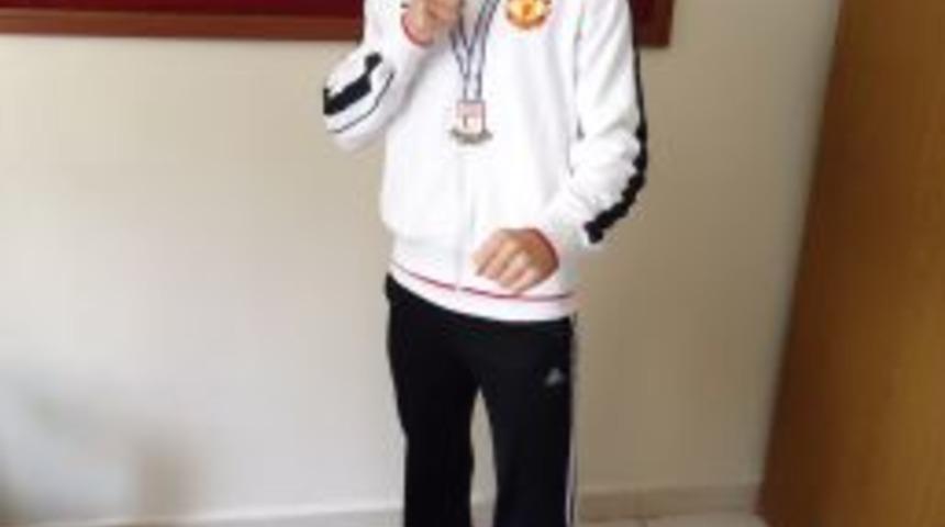 Şahinbeyli tekvandocu T&uuml;rkiye &uuml;&ccedil;&uuml;nc&uuml;s&uuml; oldu