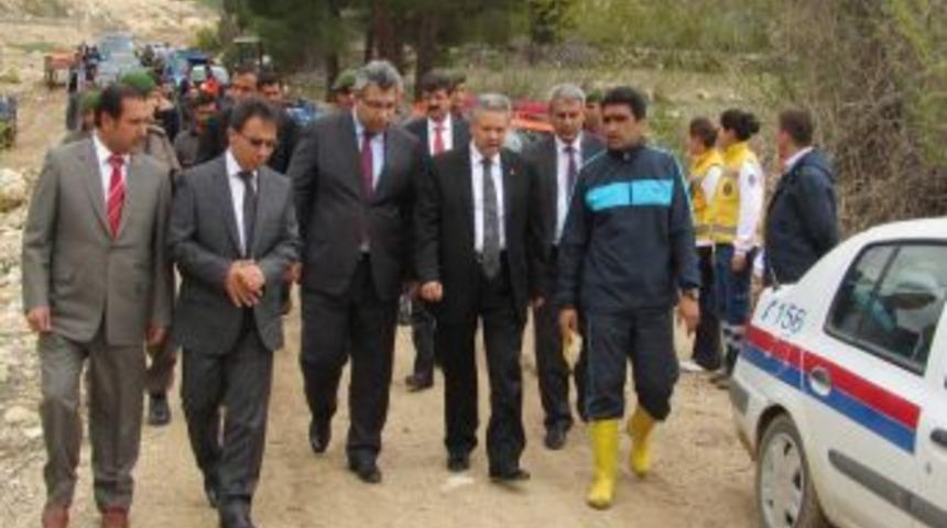 Dereye D&uuml;şerek Kaybolan Kızı Arama &Ccedil;alışmaları Devam Ediyor