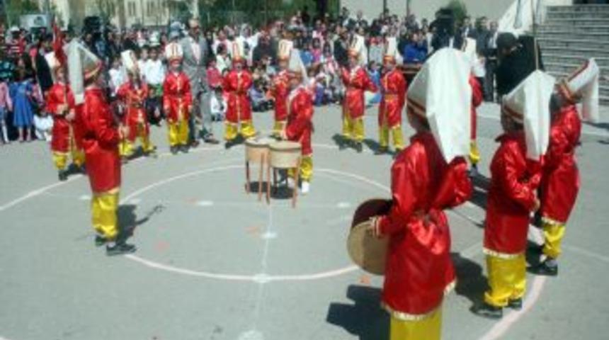 İlk&ouml;ğretim okulu &ouml;ğrencileri mehter takımı kurdu