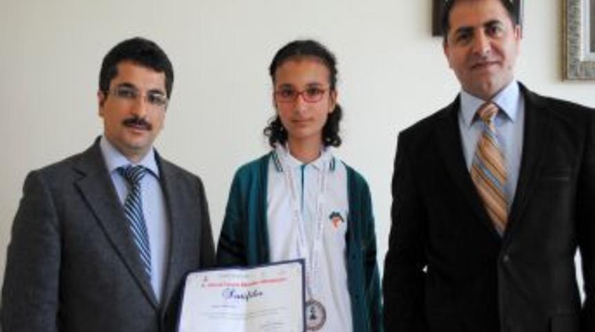 Manavgat Koleji 'takdim dalında' T&uuml;rkiye &uuml;&ccedil;&uuml;nc&uuml;s&uuml; oldu