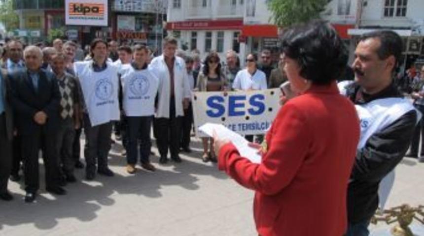 Gaziantep'te &Ouml;ld&uuml;r&uuml;len Dr. Arslan İ&ccedil;in tepkiler devam ediyor.