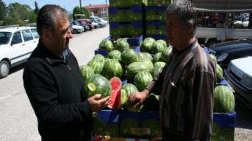 Karpuz &ccedil;ıktı, 2 Lira'dan satılıyor