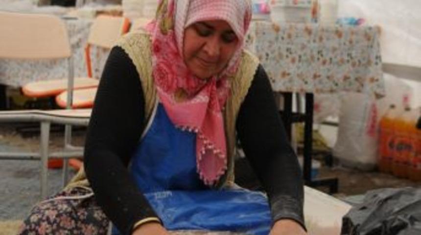 Ellerinin hamuruyla Silopili &ccedil;ocuklara burs topladılar