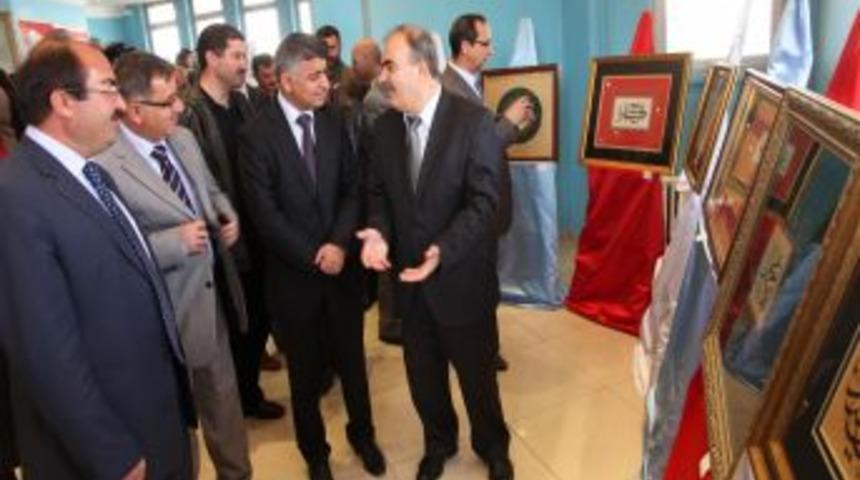 İbrahim &Ccedil;e&ccedil;en &Uuml;niversitesi&rsquo;nde 35 hat sanatı eseri g&ouml;r&uuml;c&uuml;ye &ccedil;ıktı