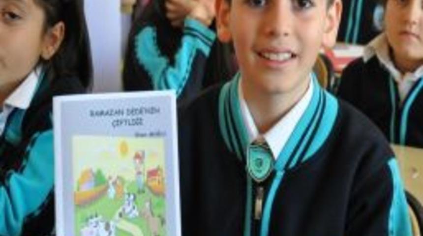 9 yaşındaki &Ouml;mer 5 g&uuml;nde kitap yazdı