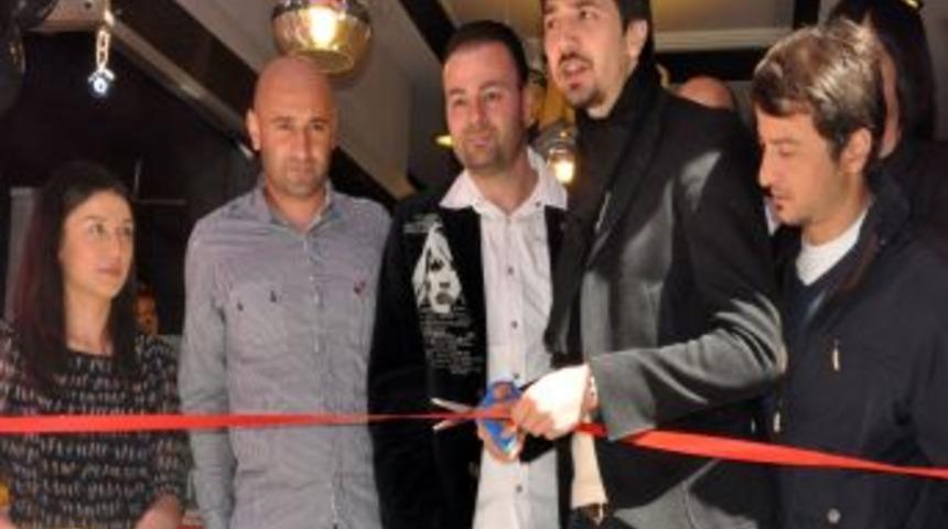 Trabzonsporlu Tolga, eski takım arkadaşını yalnız bırakmadı