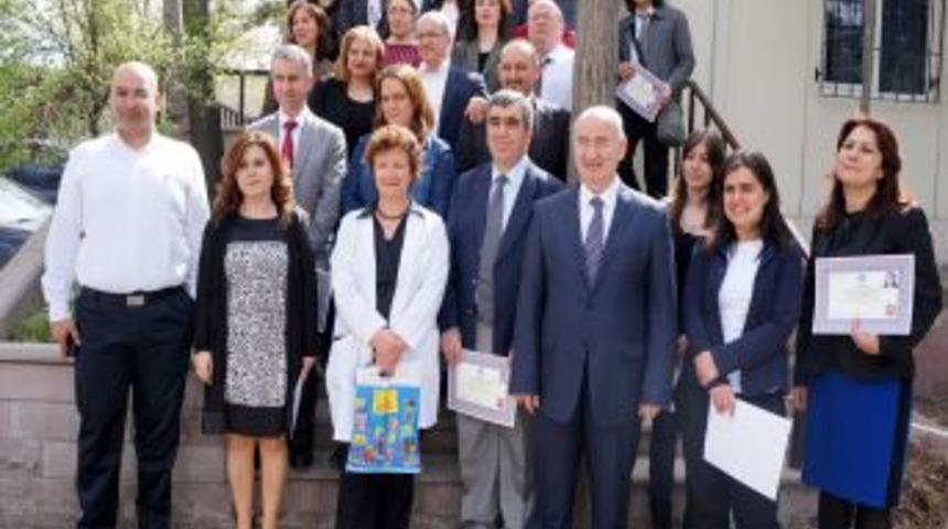 Akapunktur eğitimine katılan doktorlar sertifika aldı