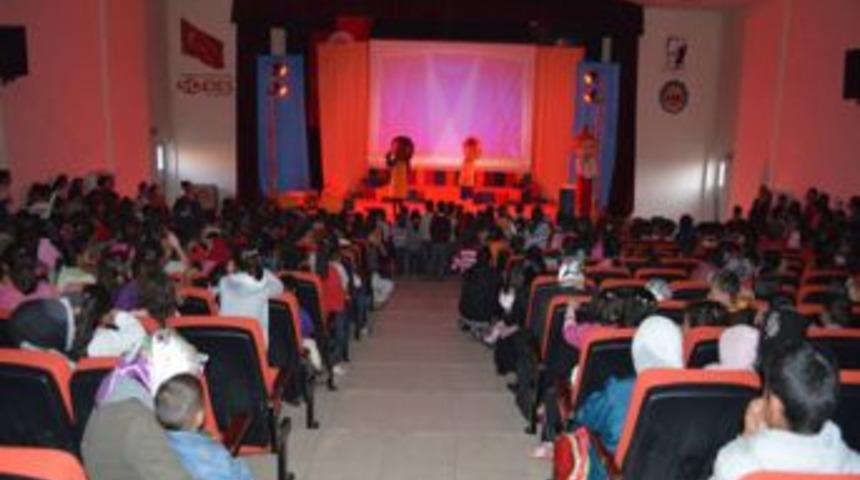 Şirvanlı &ccedil;ocuklar Caillou ile buluştu