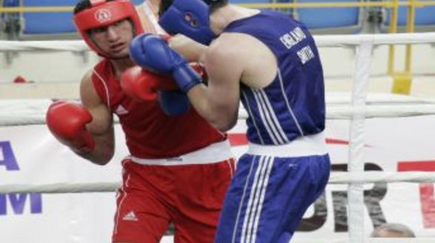 Azeri boks&ouml;r Vatan H&uuml;seynli olimpiyat vizesi aldı