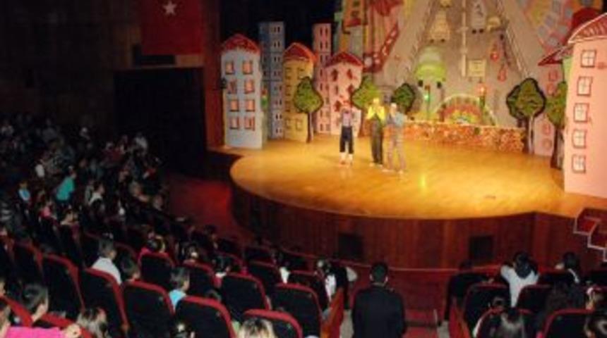 Seyhan Belediyesi &ccedil;ocukları 'Trafik kampta' oyunuyla buluşturdu