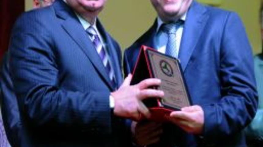 Orduspor Başkanı T&uuml;rkmen&rsquo;e tebrik plaketi