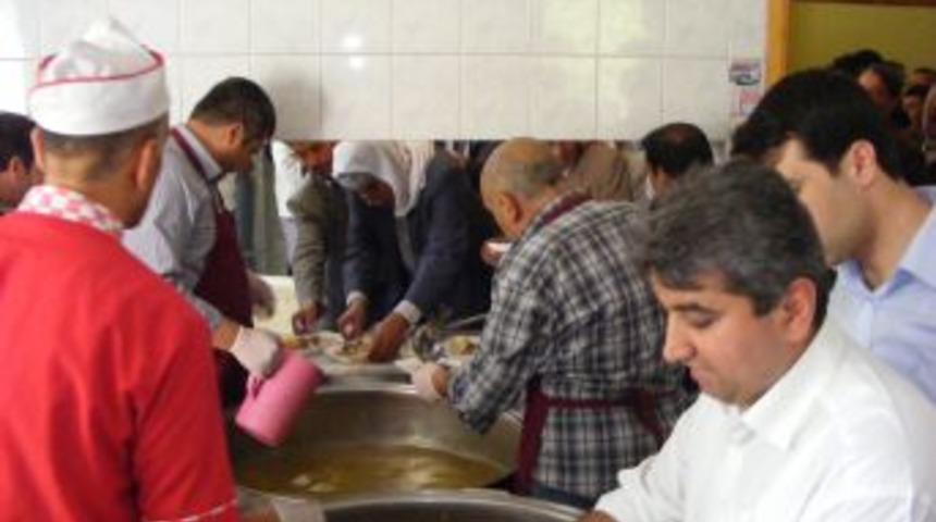 Viranşehirlilere Cuma sonrasında tirit ikrem edildi