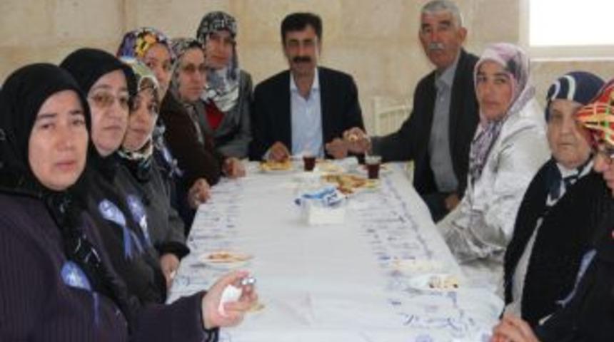 U&ccedil;hisar'da Kur&rsquo;an kursu yararına kermes d&uuml;zenlendi