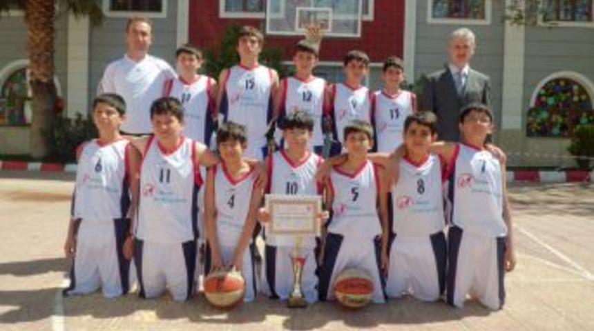 &Ccedil;ağlayan&rsquo;ın dev adamları basketbolda b&ouml;lge şampiyonu oldu