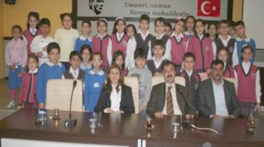 İlk&ouml;ğretim &Ouml;ğrencileri, Şanlıurfa Belediyesi'ni Ziyaret Etti