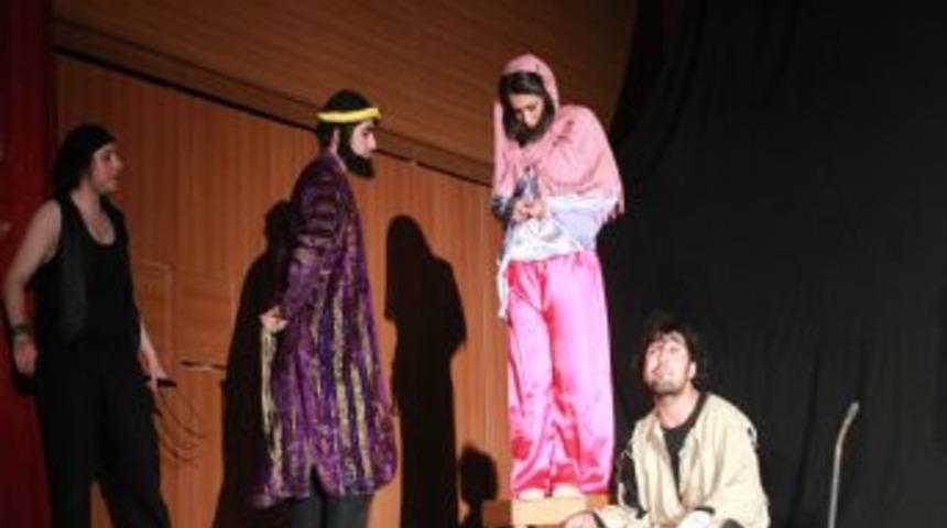 'O'nu beklerken' oyunu Seriklileri duygulandırdı