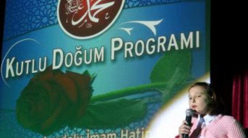 İmam hatipli gençlerin okuduğu şiir ve ilahiler duygulandırdı