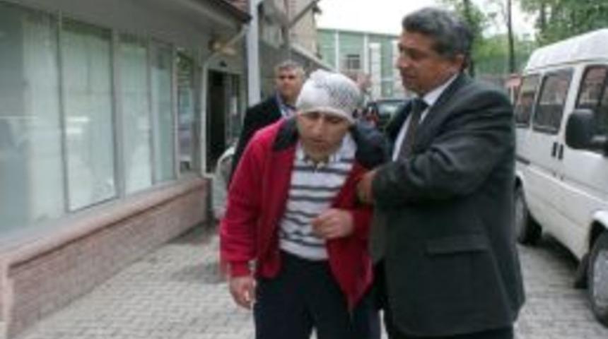 &Ouml;ğretmene &ouml;nce ara&ccedil;la &ccedil;arptı, sonra d&ouml;vd&uuml;ler