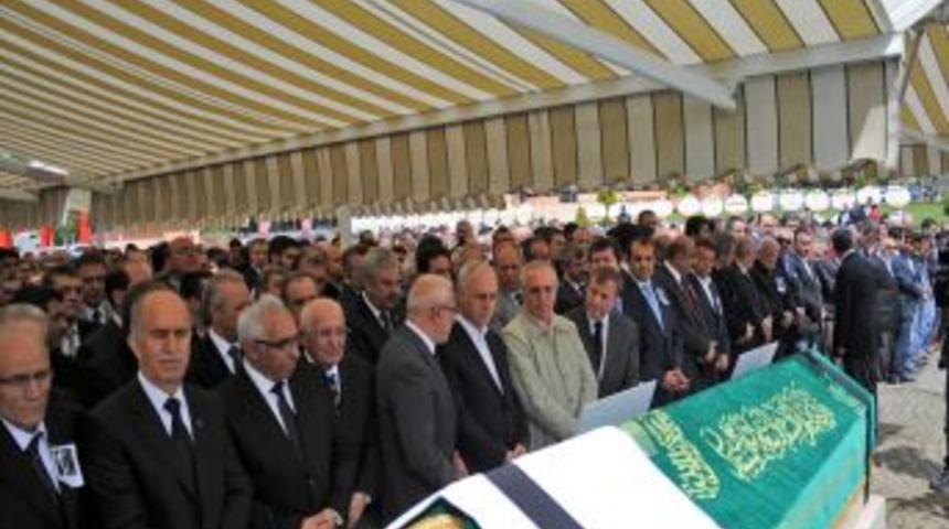 İş adamı Aras, son yolculuğuna uğurlandı