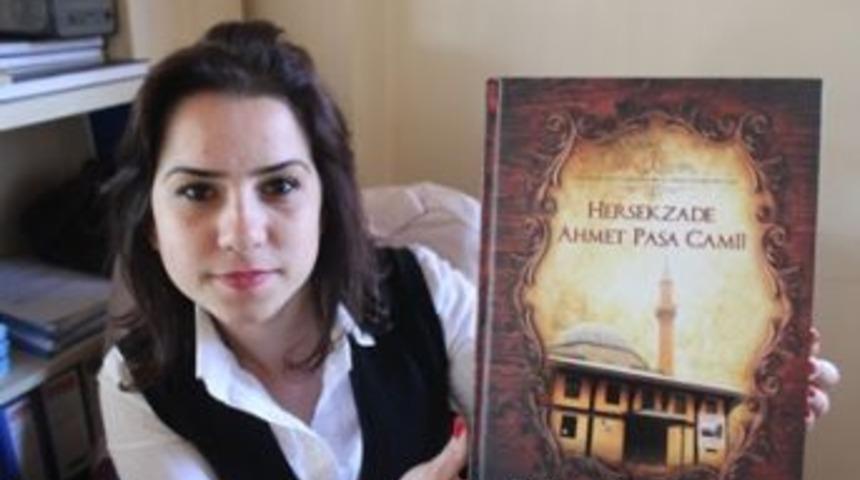 Camii&rsquo;nin kitabı bastırıldı